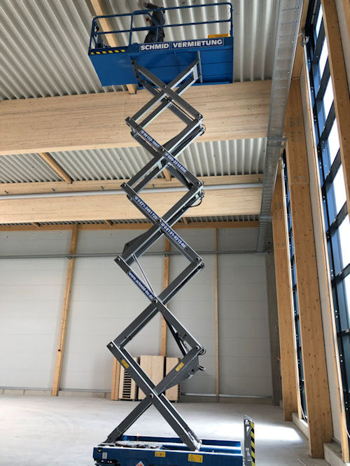 Installation einer Bosch FPA 1200 Brandmeldeanlage in einer Lagerhalle